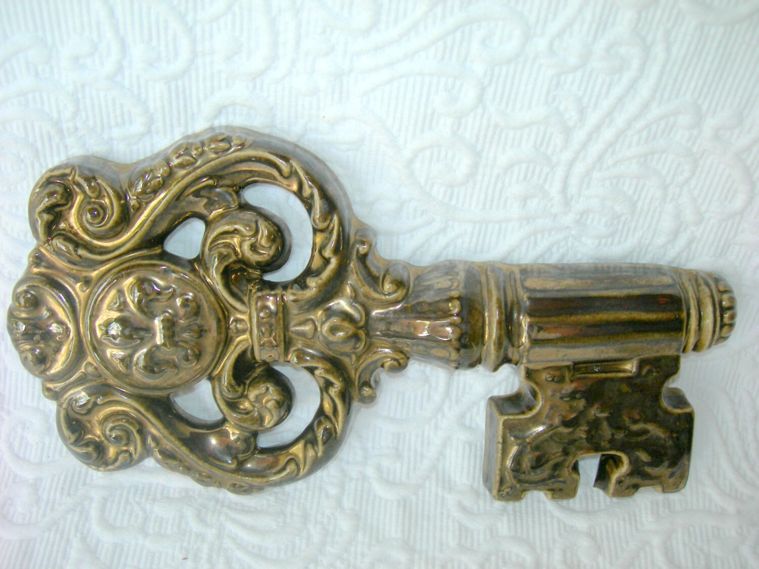 Retro 1974 Vintage Ceramic Key Wall Art Decor