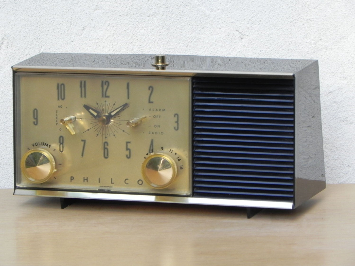 Philco Vintage 1960s AM Clock Radio