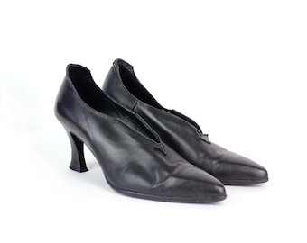 Items similar to Lace up Pointy Witchy Shoes, size 7 on Etsy