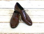 Mens burgundy/maroon leather wing tip oxfords/vintage Johnston & Murphy wing tips/cordovan/dark red leather shoes
