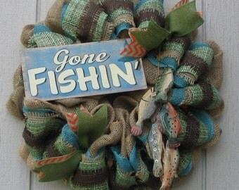 Fishing Theme Burlap Wall Door Wreath Decor. Gone Fishin sign with a string of fish.