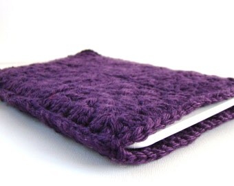 Kindle Sleeve in Granny Square Plum Crochet, Gadget Cover, Kindle Cozy, EReader Jacket, Nook Cozy, Kindle Jacket, Granny Square Cozy