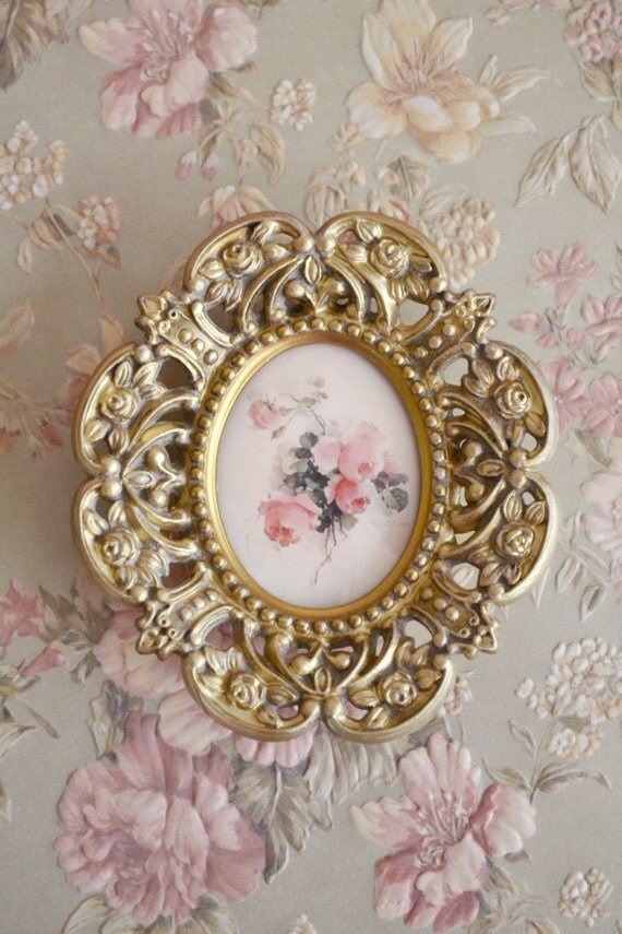 Beautiful Vintage Gold Cameo Frame