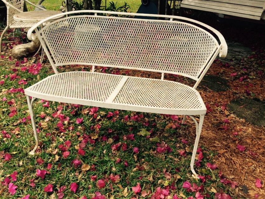 White METAL GARDEN SETTEE Bench LoVeSeAt Hollywood Regency Shabby Chic
