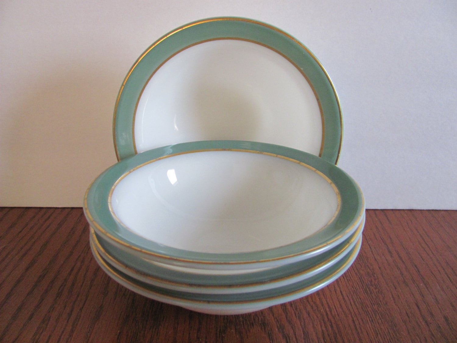 Set of 4 Pyrex Sage Green Gold Rimmed Soup Bowls Dinnerware