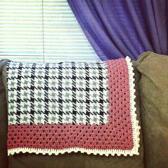 Houndstooth Crochet Fleece Blanket