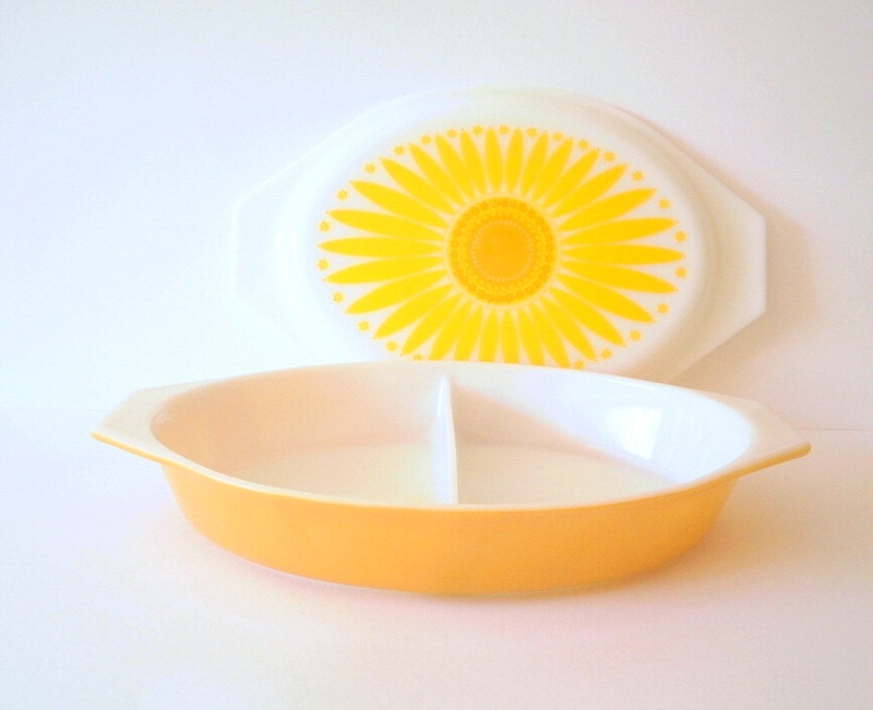 Pyrex Daisy Oval Divided Serving Dish With Lid 1 Quart or 1 Litre ...