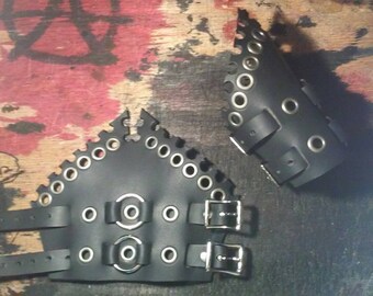 Medium Eyelet Leather Gauntlets With Buckles