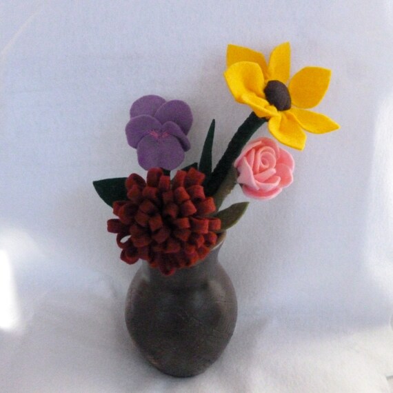 Felt Flower Garden Toy Flower Set Pretend by FranconiaRidgeStudio