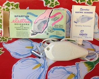 Vintage working Spartus electric scissors- mint in box