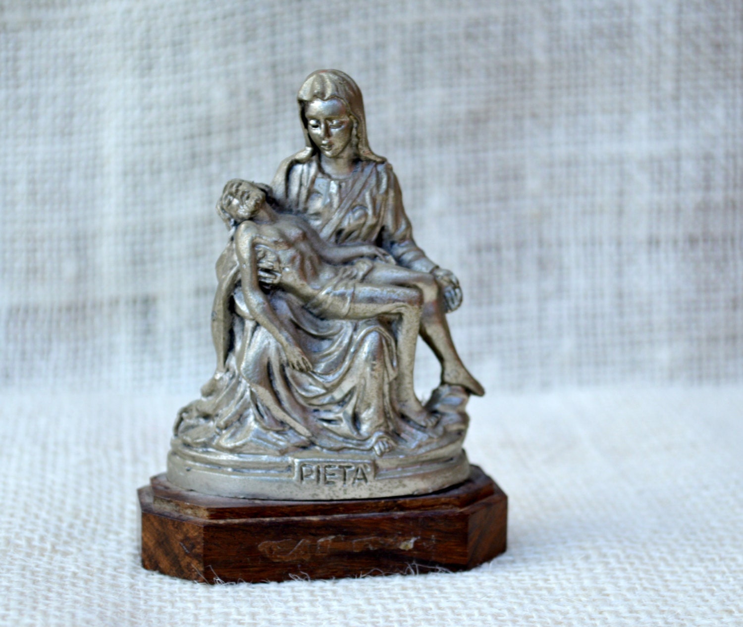 Miniature sculpture of the Pietà by Michelangelo made in italy