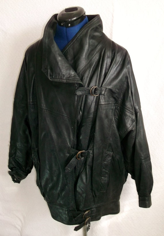 Vintage Unisex 3/4 leather jacket. Size 12/14 lined top