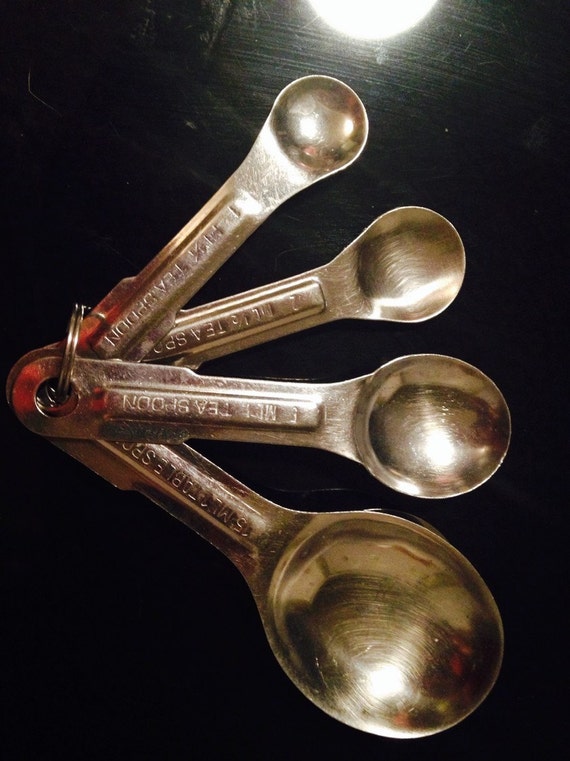 Items similar to Vintage/Retro Shiny Measuring Spoons - Silver - Set of ...