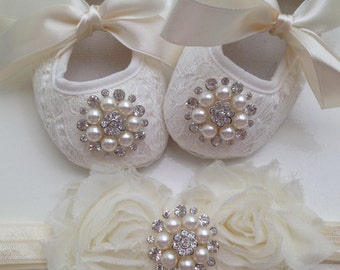 Baby off white/ ivory lace shoes and headband set---Newborn Baptism and christening cream lace shoes--off white crib shoes