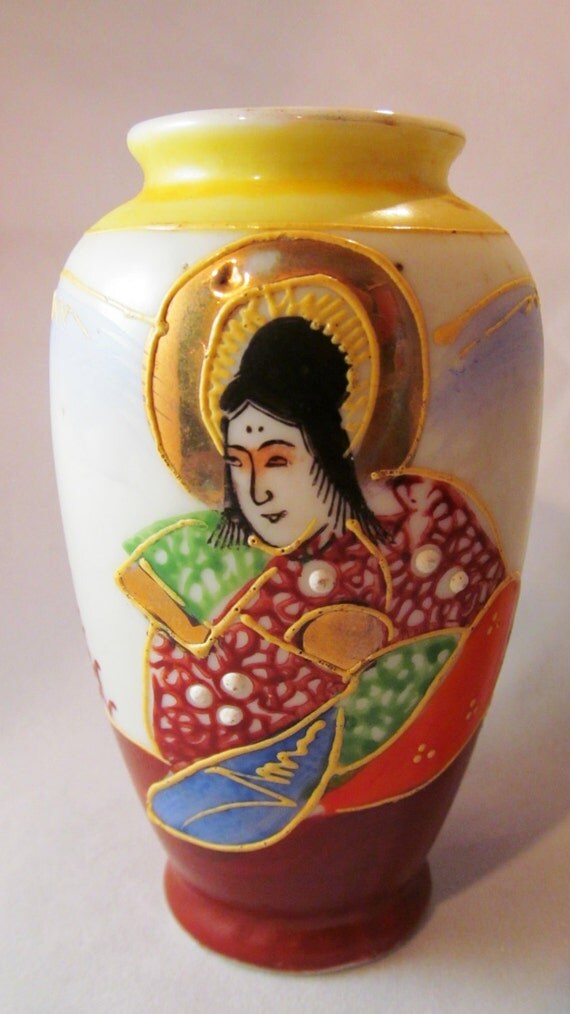 Occupied Japan Small Satsuma Moriage Vase w/ by OhhhMyGawdy