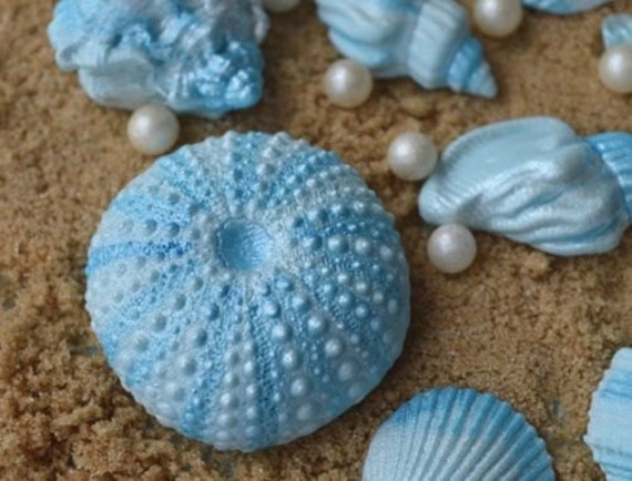 Edible+Seashells+for+Wedding+Cakes 12 Edible sea shells. Wedding cake topper. Shell cake decorations ...