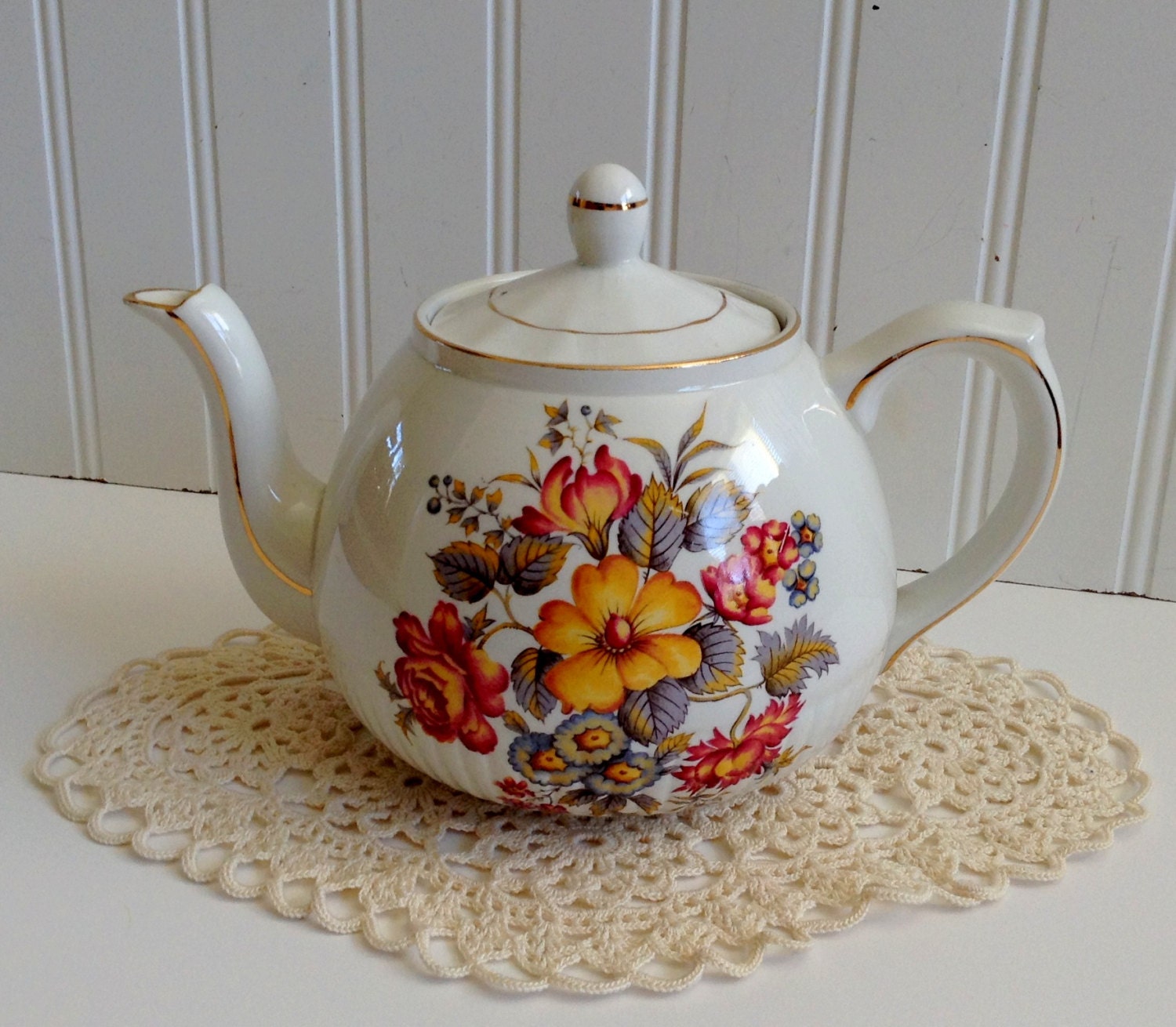 Vintage English Tea Pot/ EllGreave/ Shabby Chic / Cottage