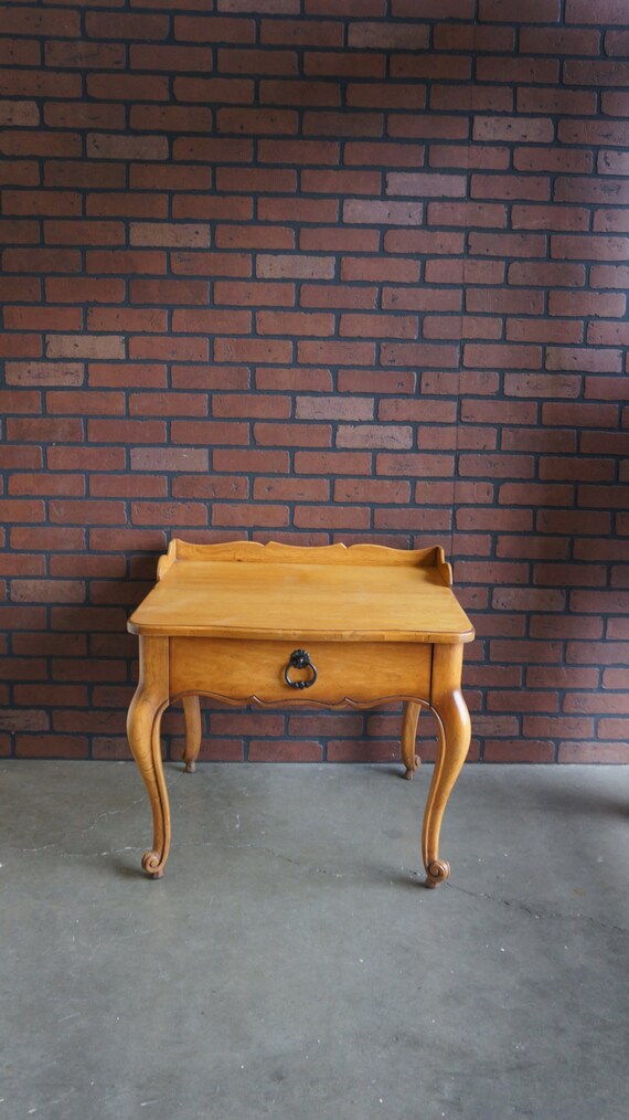 Drexel Heritage End Table / Vintage End Table / Cottage End