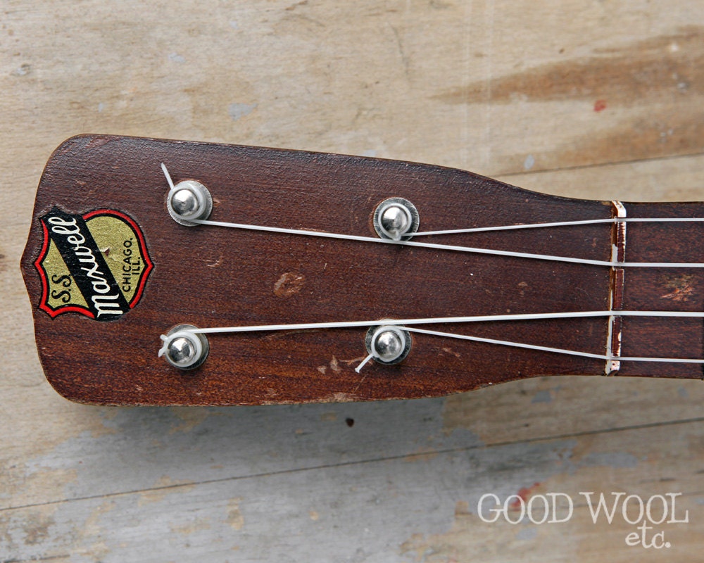 vintage ukulele ss maxwell regal chicago 1940's