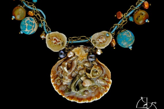 On the seashore. Jewelry Set. Necklace and earrings with shells, variscite, carnelian, pearls.