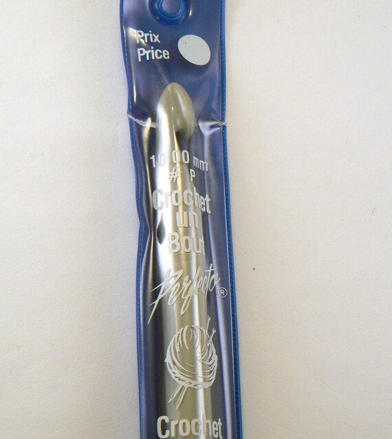 10 mm Size P Perfecto Plastic Crochet Hook Made In Canada
