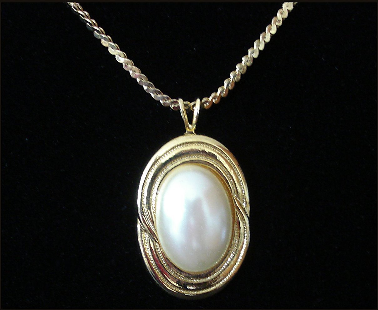 Pearl Pendant Necklace with a 24 Inch by