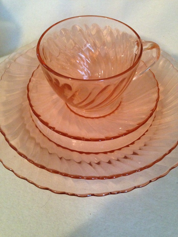 Pink Depression Glass French Swirl Dinnerware Set 16 piece