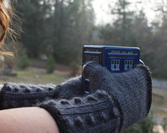 Doctor Who Knit Fingerless Mitts: Dalek