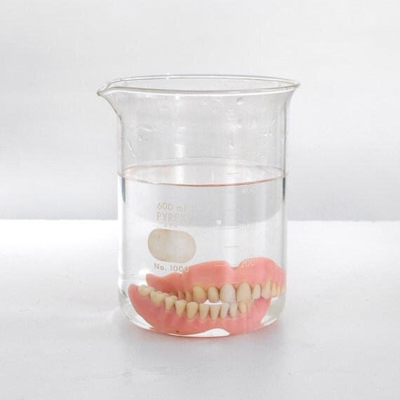 pyrex glass lab glass dentures in bottle graduated beaker
