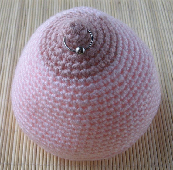 LA CIRE CHAUDE SUR LES SEINS Sil vous plaît sperme sur mes seins