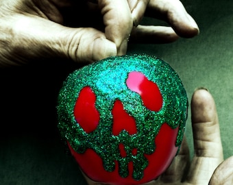Snow White's Poisoned Apple, Prop Replica, Halloween Decor