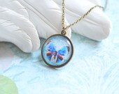 BUTTERFLY KISSES  Round pendant metal brass with the image of butterfly under glass // Retro, Vintage, Shabby Chic