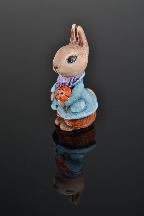 figure bunny