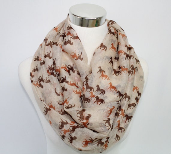 Cheval Print Scarf, foulard cheval Beige, foulard infini avec chevaux, foulard imprimé Animal, printemps ou été écharpe pour amateurs de chevaux au galop