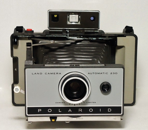 Vintage POLAROID AUTOMATIC 230 Land Camera with Cold Clip