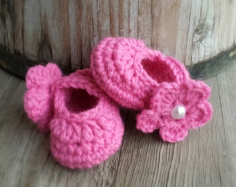 Over the toe crochet baby sandal with tie closure and rose