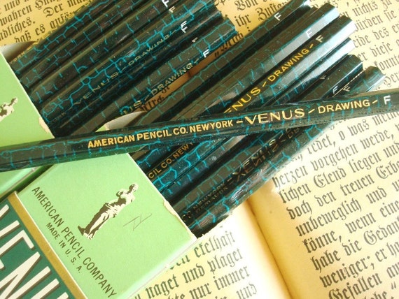 VENUS drawing pencils 1 box of 9 vintage pencils 1930-40