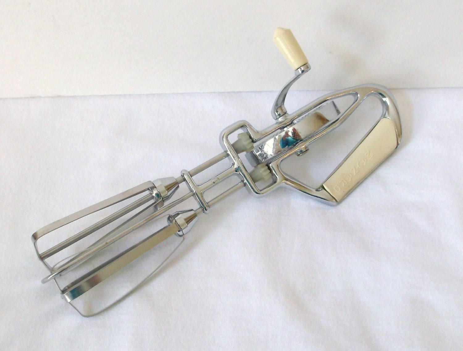Maynard Hand Held Egg Beater..Mid Century by NittyGrittyVintage