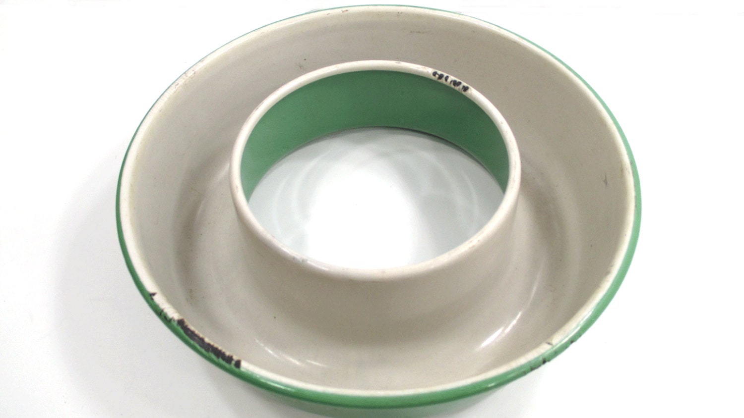 Vintage Enamel Jello Ring Mold White & Green Graniteware