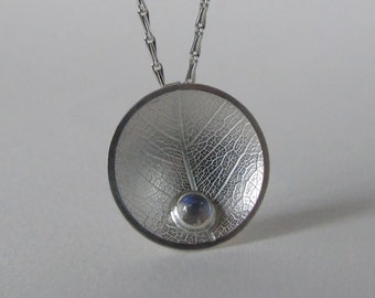 Silver dewdrop leaf domed necklace