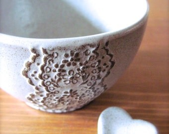 Vanilla Chocolate Ceramic Lace Bowl with Heart Cutlery Rest Set-Hideminy Lace Series