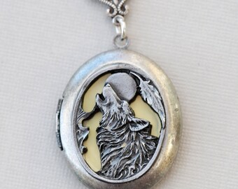 Wolf,Moon,Jewelry,Locket Pendant Necklace,I love you to the moon and back,Silver Locket,,Antique Style,Locket Necklace,Wedding