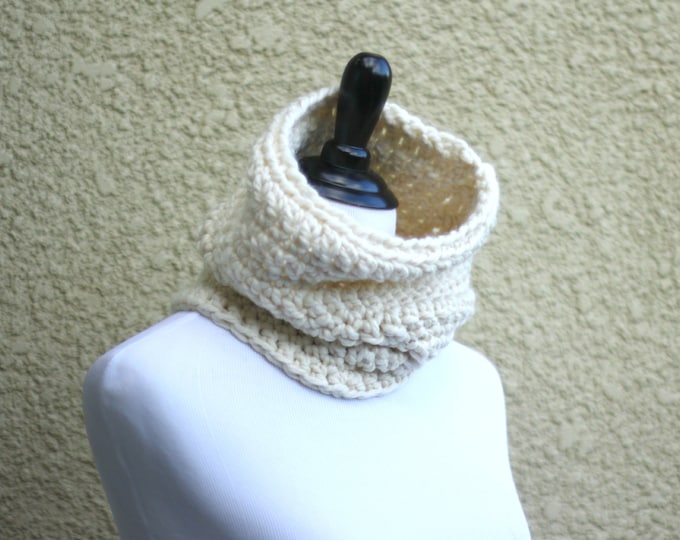 Chunky crochet cowl scarf mothers day gift white natural crochet neckwarmer chunky cowl