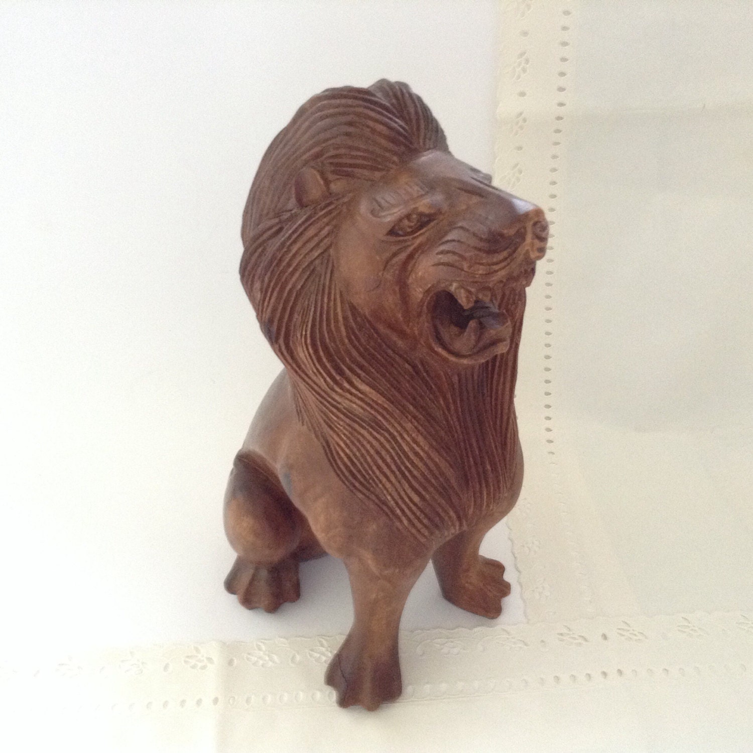 lion wood statue