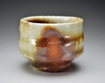 Shigaraki, anagama, ten-day anagama wood firing, with natural ash deposits sake cup. gui-06