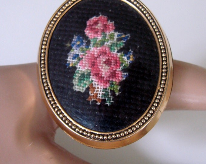 Tapestry Needlepoint Embroidery Brooch / Vintage Folk Art / Floral Bouquet / Jewelry / Jewellery