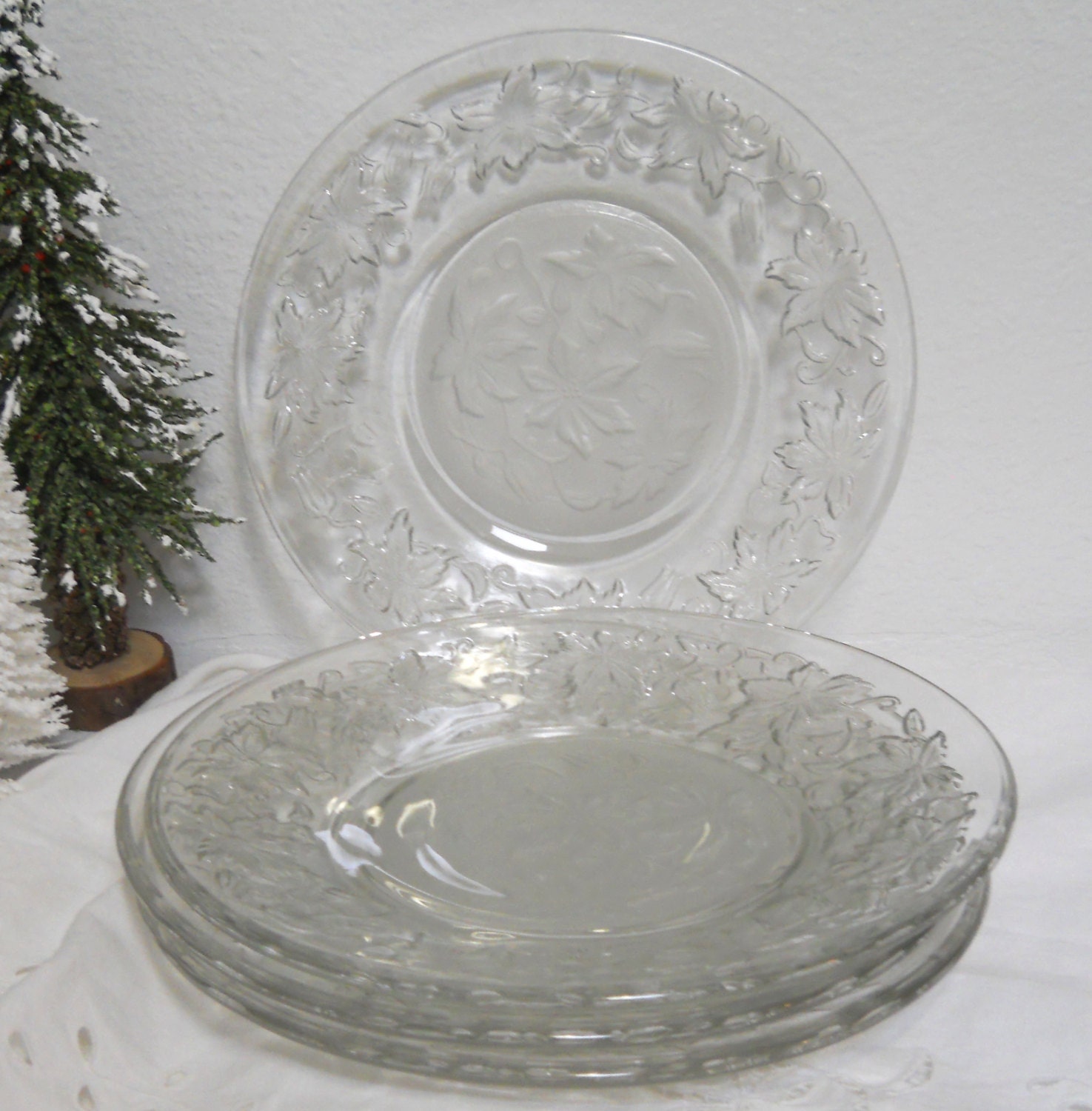 Set of 4 Poinsettia Plates Princess House Glass 8 Inch
