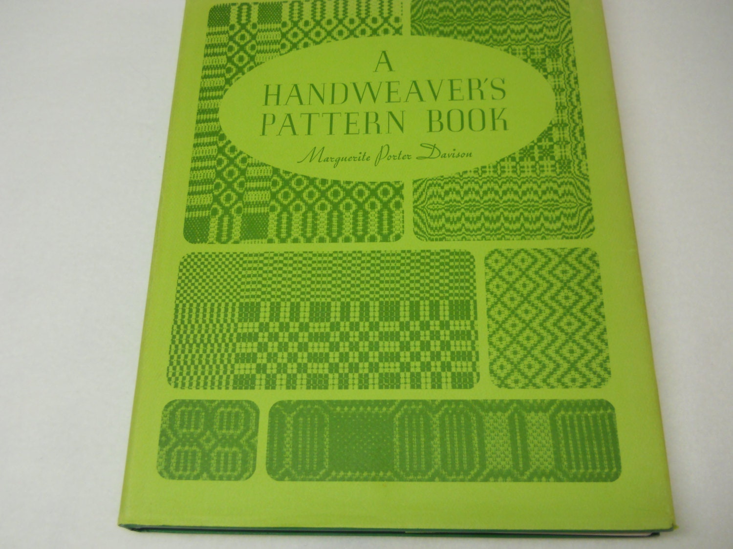 Weaving book. A Handweavers Pattern book. Marguerite P.