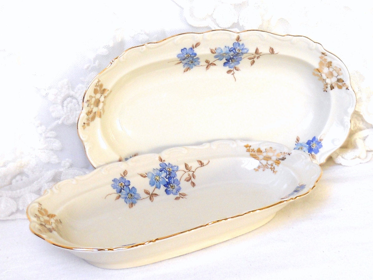 2 vintage blue floral serving dishes serving dish blue oval