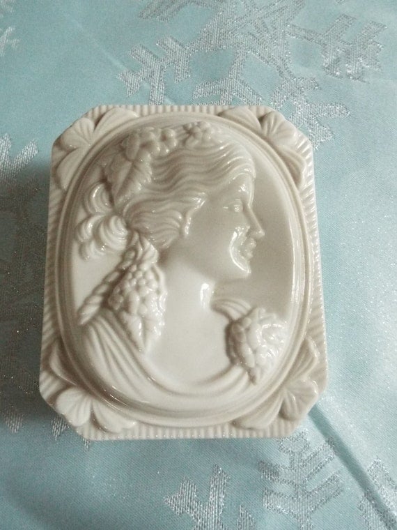 Vintage Cameo  Box By I Rice, With Cameo Soap On Rope, So Pretty